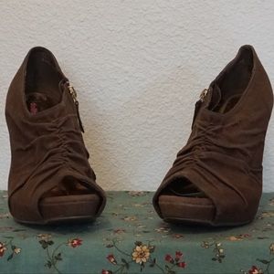 Toe toe ankle boots